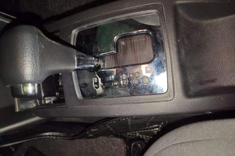 Used Volkswagen Polo 2009 Sporty 1.6L Automatic Model Gear Lever