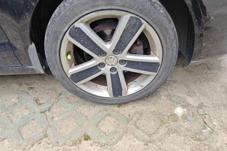 Used Volkswagen Polo 2009 Sporty 1.6L Manual Model Right Front Wheel Hub