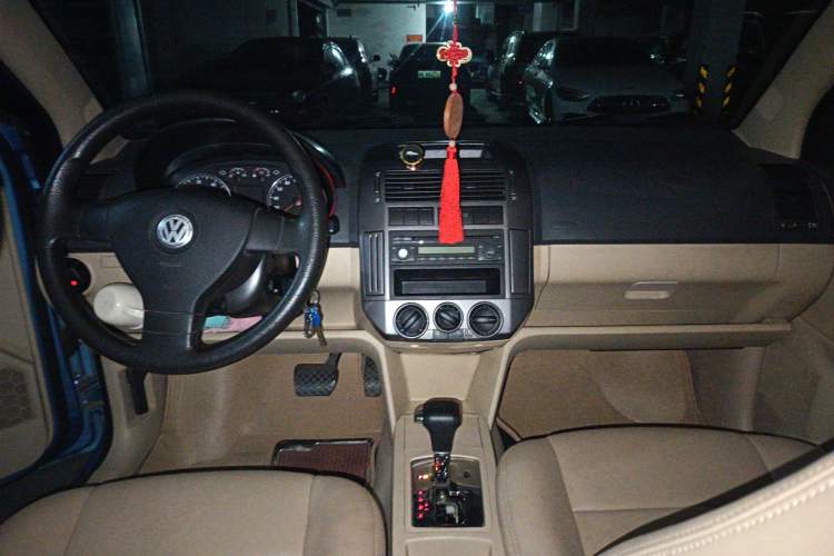 Used Volkswagen Polo 2009 Jingqu 1.4L Automatic Elegant Edition Center Console