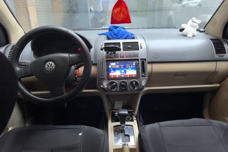 Used Volkswagen Polo 2009 Jingqing 1.6L Automatic Fashion Edition Center Console