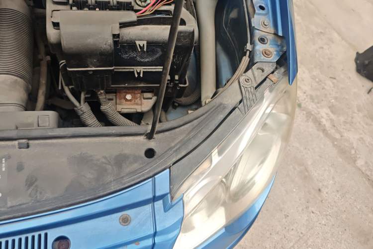 Used Volkswagen Polo 2009 Kica 1.6L Manual Fashion Edition Engine Bay Left