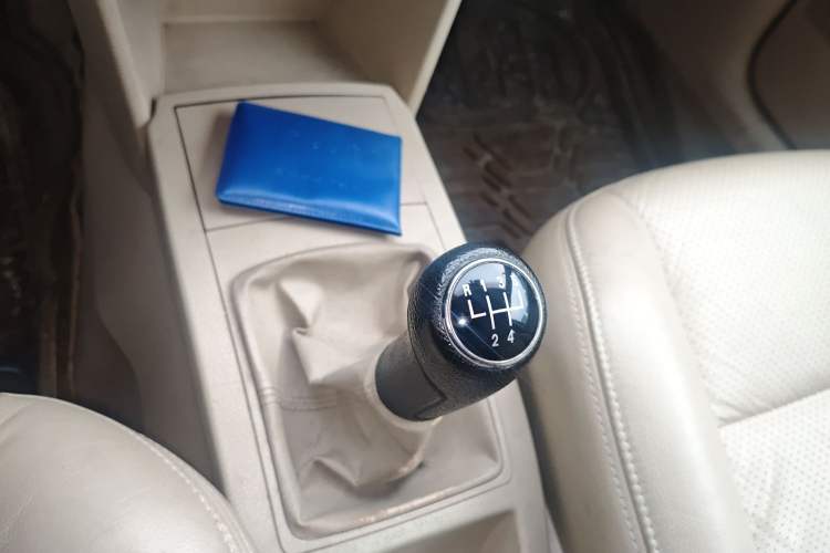 Used Volkswagen Polo 2009 Kica 1.6L Manual Fashion Edition Gear Lever
