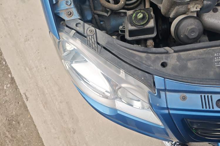 Used Volkswagen Polo 2009 Kica 1.6L Manual Fashion Edition Right Front Headlight