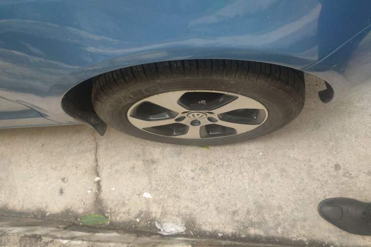 Used Volkswagen Polo 2009 Jingqing 1.4L Manual Shushang Edition Right Front Wheel Hub