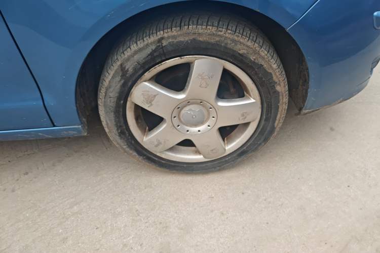 Used Volkswagen Polo 2009 Kica 1.6L Manual Fashion Edition Right Front Wheel Hub