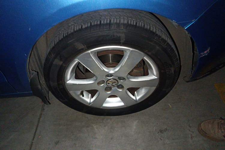 Used Volkswagen Polo 2009 Jingqu 1.4L Automatic Elegant Edition Right Front Wheel Hub