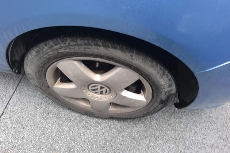 Used Volkswagen Polo 2009 Jingqing 1.6L Automatic Fashion Edition Right Front Wheel Hub
