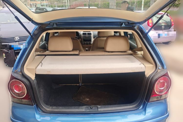 Used Volkswagen Polo 2009 Kica 1.6L Manual Fashion Edition Trunk