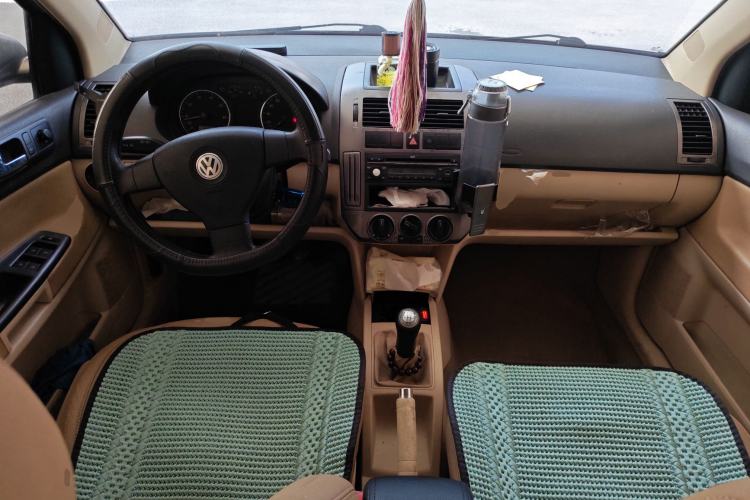 Used Volkswagen Polo 2009 Jingqu 1.6L Manual Elegant Edition Center Console