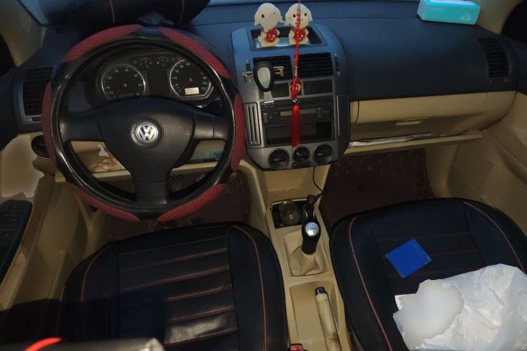 Used Volkswagen Polo 2009 Jingqu 1.6L Manual Elegant Edition Center Console