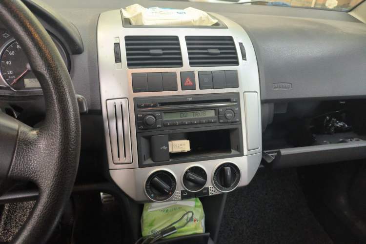 Used Volkswagen Polo 2009 Sporty 1.6L Automatic Model Audio And AC Panel