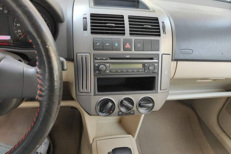 Used Volkswagen Polo 2009 Jingqing 1.6L Automatic Fashion Edition Audio And AC Panel