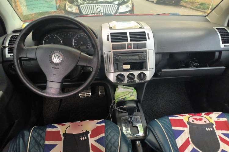 Used Volkswagen Polo 2009 Sporty 1.6L Automatic Model Center Console