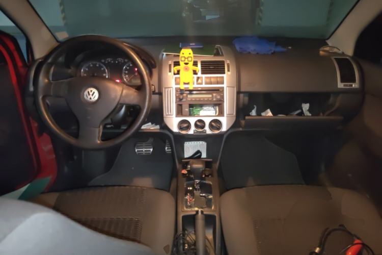 Used Volkswagen Polo 2009 Sporty 1.6L Automatic Model Center Console