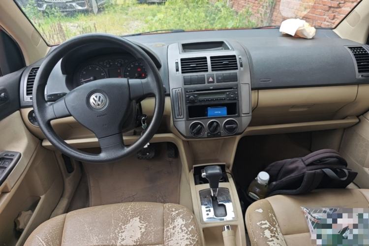 Used Volkswagen Polo 2009 Jingqing 1.4L Automatic Shushang Edition Center Console