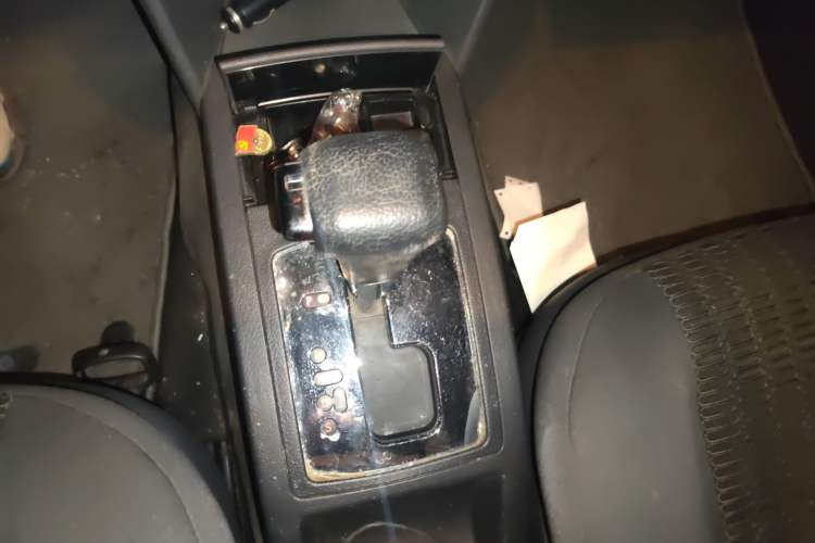 Used Volkswagen Polo 2009 Sporty 1.6L Automatic Model Gear Lever