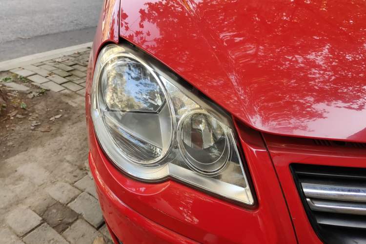 Used Volkswagen Polo 2009 Jingqing 1.6L Automatic Fashion Edition Right Front Headlight