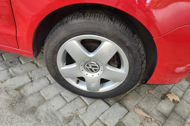 Used Volkswagen Polo 2009 Jingqing 1.6L Automatic Fashion Edition Right Front Wheel Hub