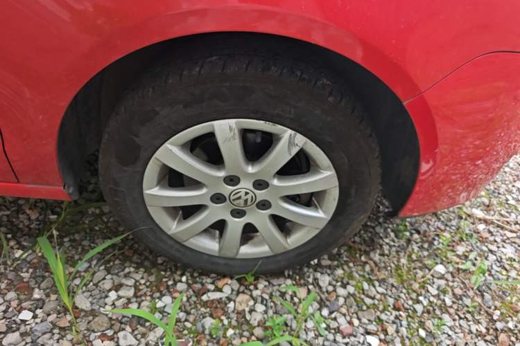 Used Volkswagen Polo 2009 Jingqing 1.4L Automatic Shushang Edition Right Front Wheel Hub