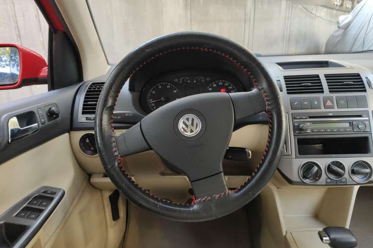 Used Volkswagen Polo 2009 Jingqing 1.6L Automatic Fashion Edition Steering Wheel