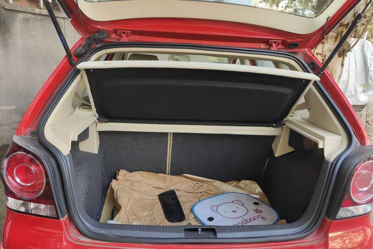 Used Volkswagen Polo 2009 Jingqing 1.6L Automatic Fashion Edition Trunk
