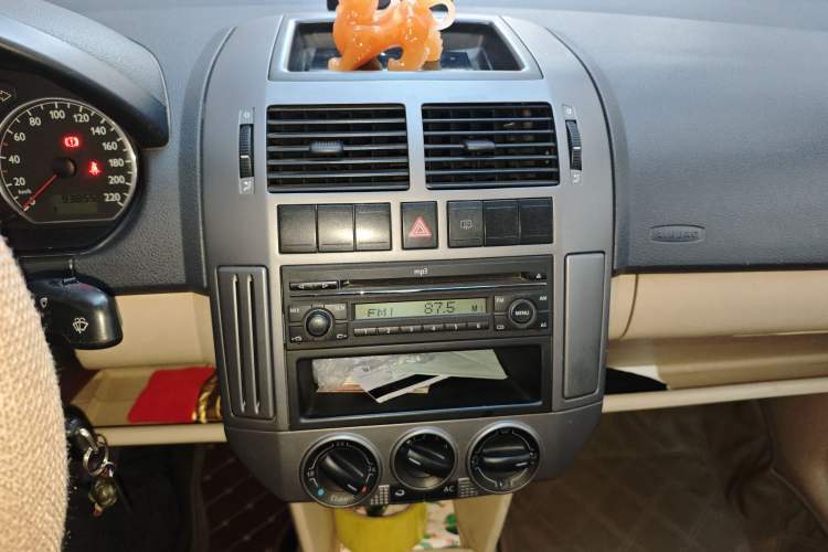 Used Volkswagen Polo 2009 Jingqu 1.6L Automatic Elegant Edition Audio And AC Panel