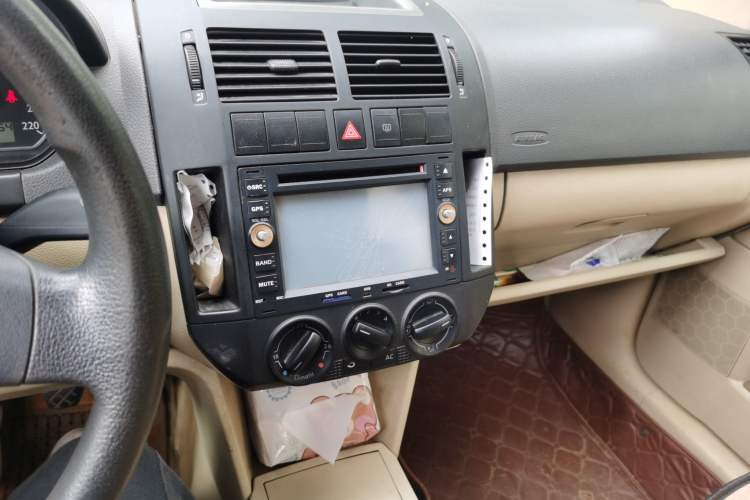 Used Volkswagen Polo 2009 Jingqu 1.4L Manual - Elegant Edition Audio And AC Panel