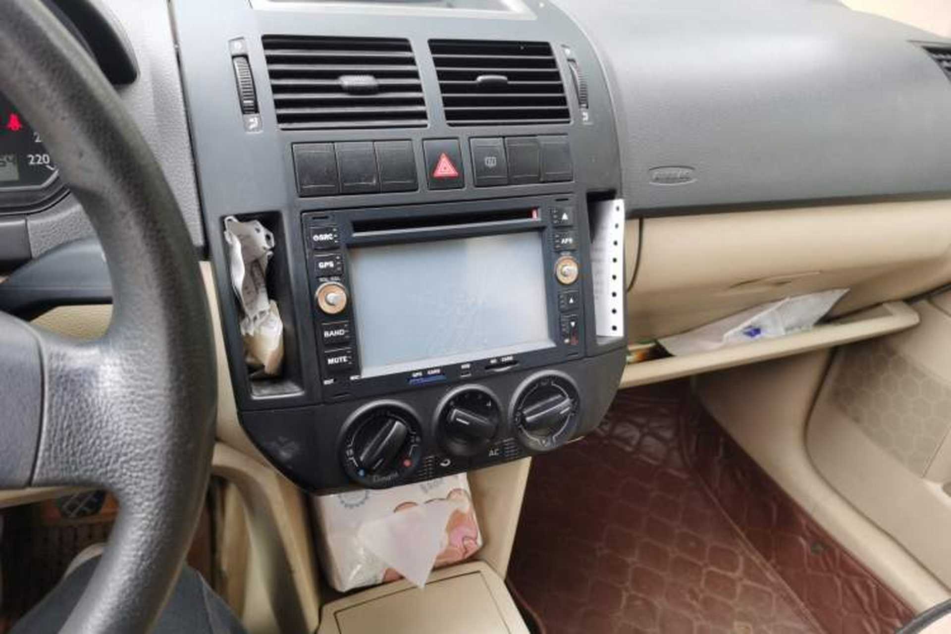 Used Volkswagen Polo 2009 Jingqu 1.4L Manual - Elegant Edition Audio And AC Panel