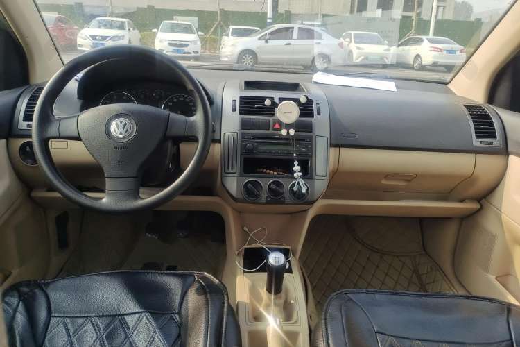 Used Volkswagen Polo 2009 Jingqu 1.6L Manual Elegant Edition Center Console