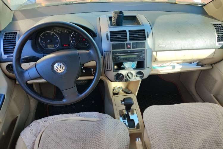 Used Volkswagen Polo 2009 Jingqu 1.6L Automatic Elegant Edition Center Console