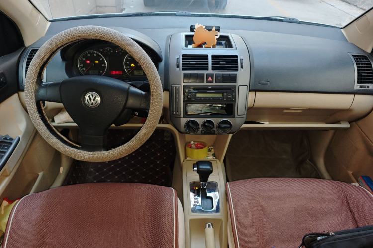 Used Volkswagen Polo 2009 Jingqu 1.6L Automatic Elegant Edition Center Console