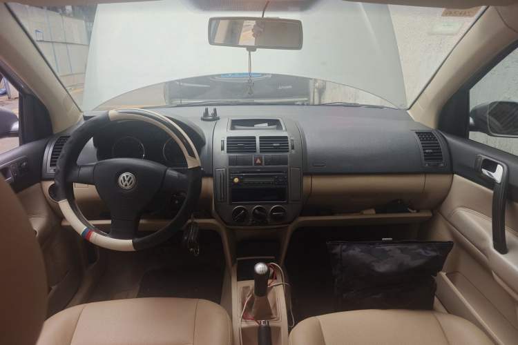 Used Volkswagen Polo 2009 Jingqu 1.6L Manual Elegant Edition Center Console