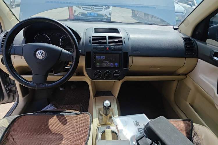 Used Volkswagen Polo 2009 Jingqu 1.4L Manual - Elegant Edition Center Console