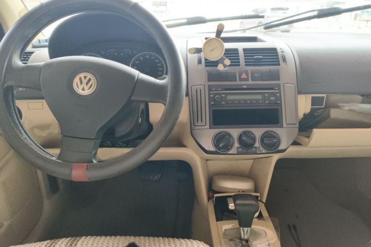 Used Volkswagen Polo 2009 Jingqu 1.4L Automatic Elegant Edition Center Console