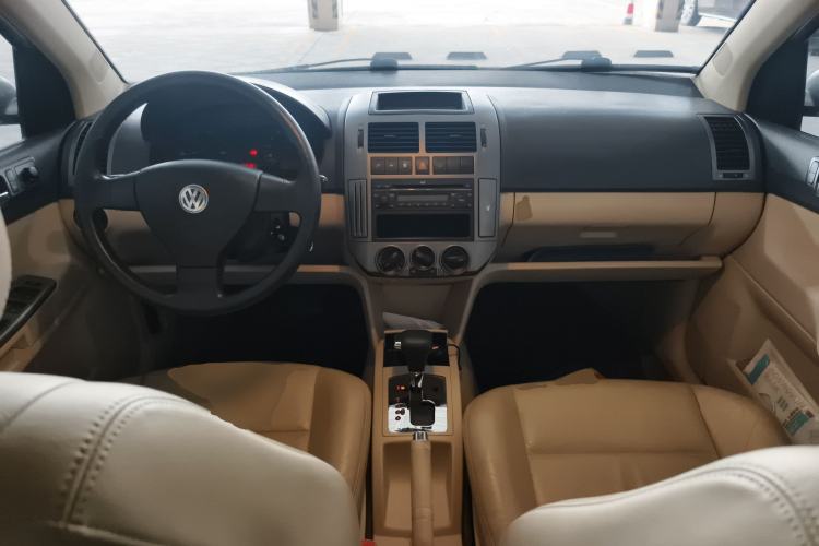 Used Volkswagen Polo 2009 Jingqing 1.6L Automatic Fashion Edition Center Console