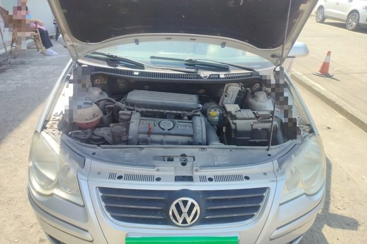 Used Volkswagen Polo 2009 Kica 1.6L Manual Fashion Edition Engine Bay