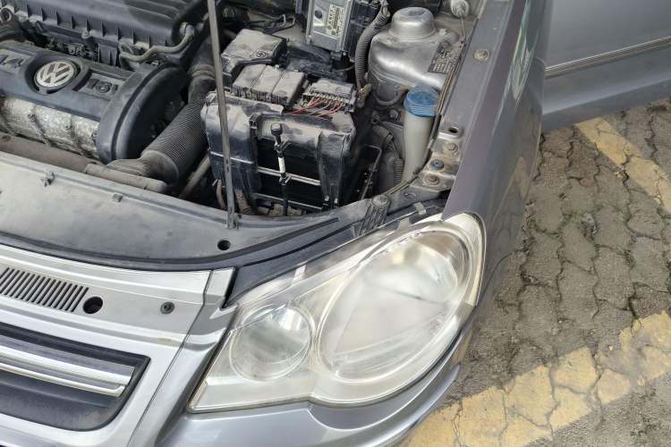 Used Volkswagen Polo 2009 Jingqu 1.4L Automatic Elegant Edition Engine Bay Left