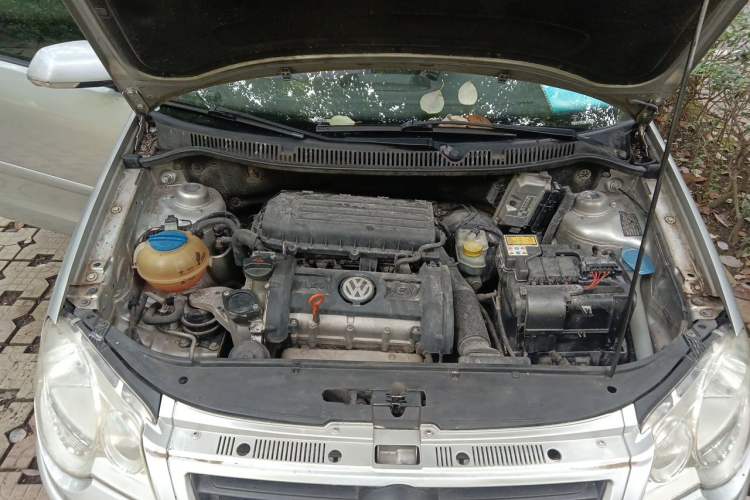 Used Volkswagen Polo 2009 Kica 1.4L Manual Fashion Edition Engine Bay