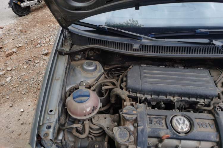 Used Volkswagen Polo 2009 Jingqu 1.4L Manual - Elegant Edition Engine Bay Right