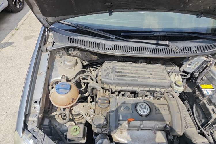 Used Volkswagen Polo 2009 Jingqu 1.4L Manual - Elegant Edition Engine Bay Right