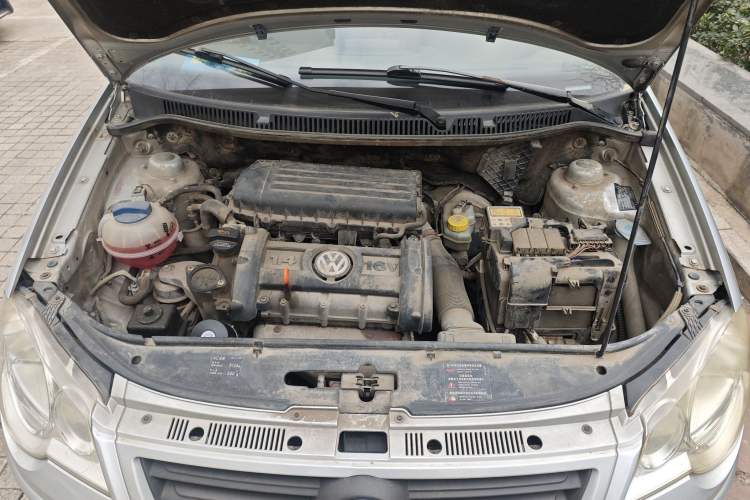 Used Volkswagen Polo 2009 Kica 1.4L Manual Fashion Edition Engine Bay