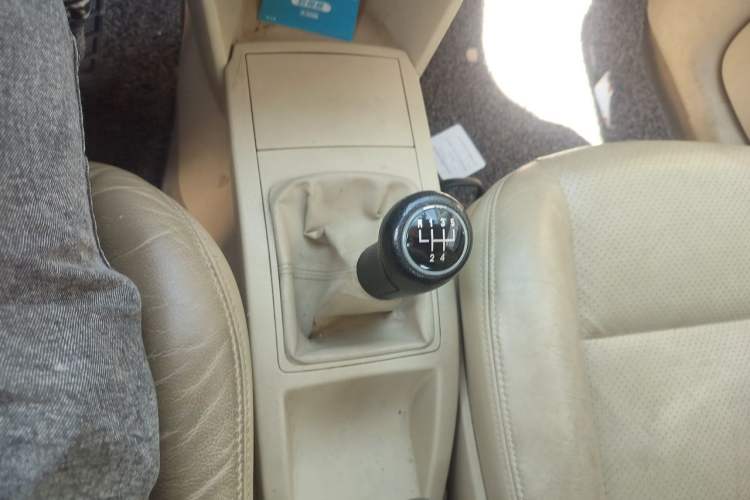 Used Volkswagen Polo 2009 Kica 1.6L Manual Fashion Edition Gear Lever