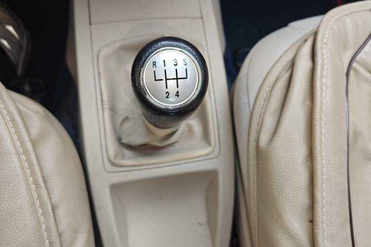 Used Volkswagen Polo 2009 Jingqu 1.4L Manual Elegant Edition Gear Lever