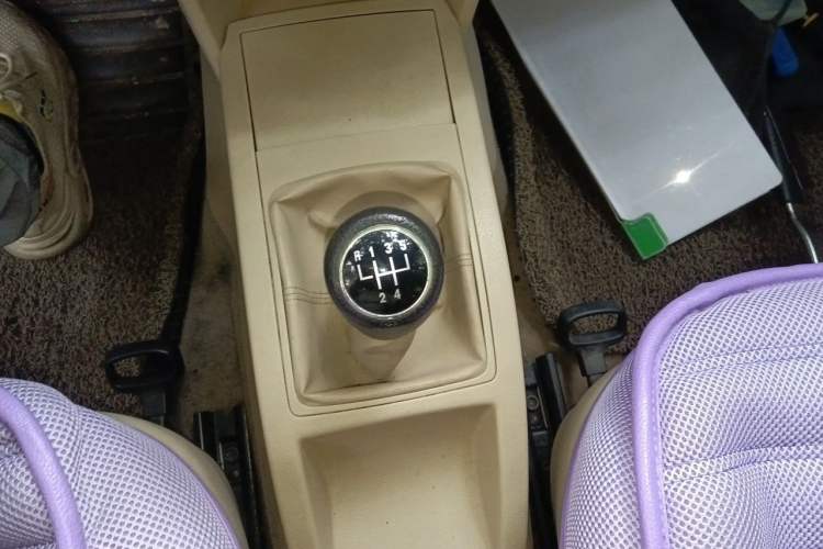 Used Volkswagen Polo 2009 Kica 1.4L Manual Fashion Edition Gear Lever