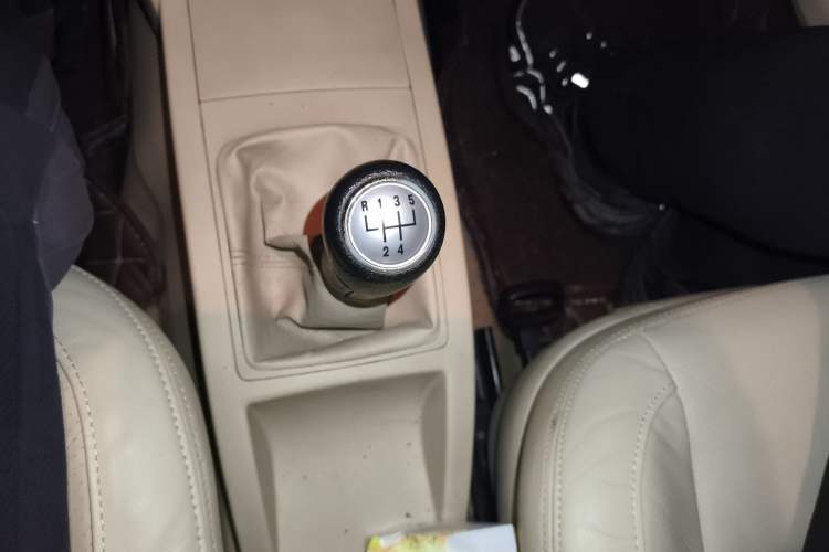 Used Volkswagen Polo 2009 Jingqu 1.4L Manual - Elegant Edition Gear Lever