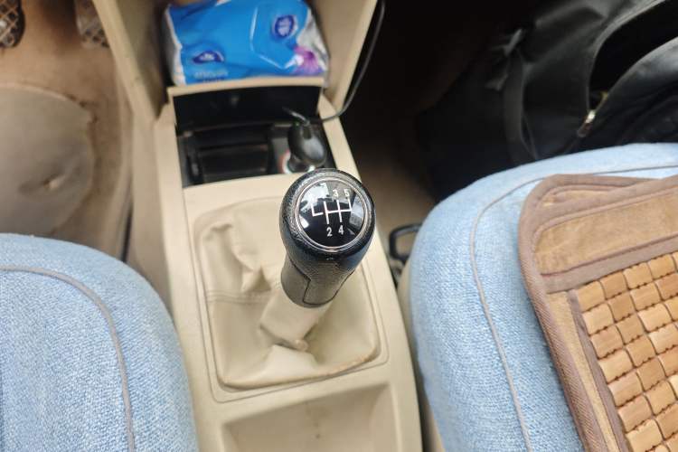Used Volkswagen Polo 2009 Kica 1.4L Manual Fashion Edition Gear Lever