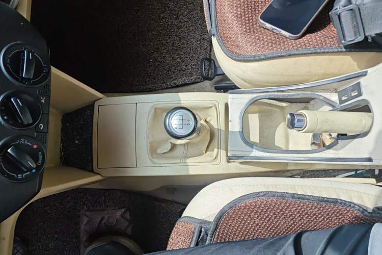 Used Volkswagen Polo 2009 Jingqu 1.4L Manual - Elegant Edition Gear Lever