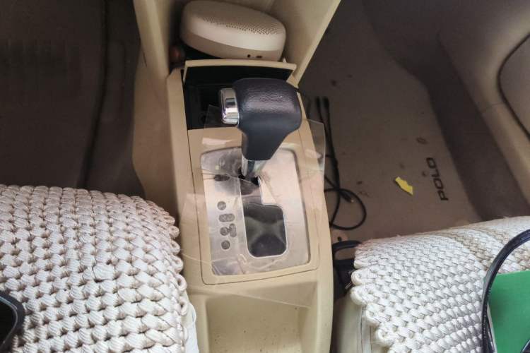 Used Volkswagen Polo 2009 Jingqu 1.4L Automatic Elegant Edition Gear Lever