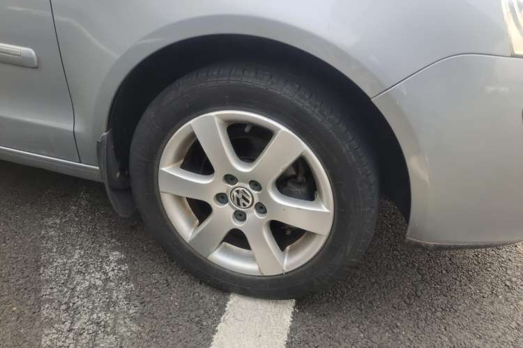 Used Volkswagen Polo 2009 Jingqu 1.6L Manual Elegant Edition Left Front Wheel Hub