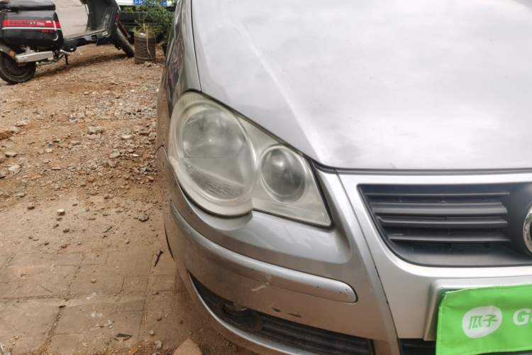 Used Volkswagen Polo 2009 Jingqu 1.4L Manual - Elegant Edition Right Front Headlight